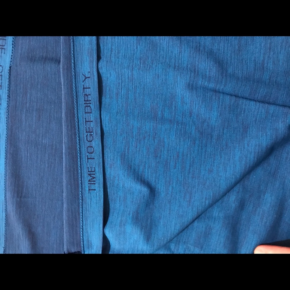 Men’s Large Metal Vent Lululemon shirt
